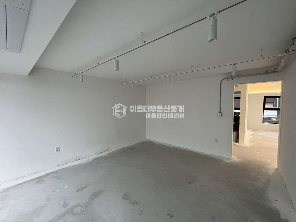 서울 마포구 서교동 홍대입구역세권 24년 리모델링완료 주차8대 엘베O 전면부 넓은 통임대 월세 매물번호 10086 사진 67