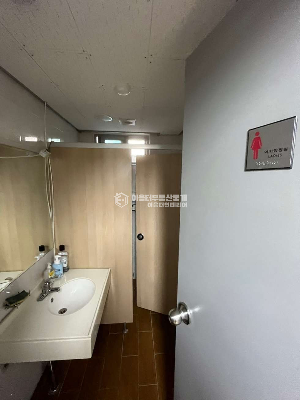 서울 마포구 동교동 홍대역 도보3분 남녀구분화장실 깔끔한1층사무실 월세 매물번호 10109 사진 9