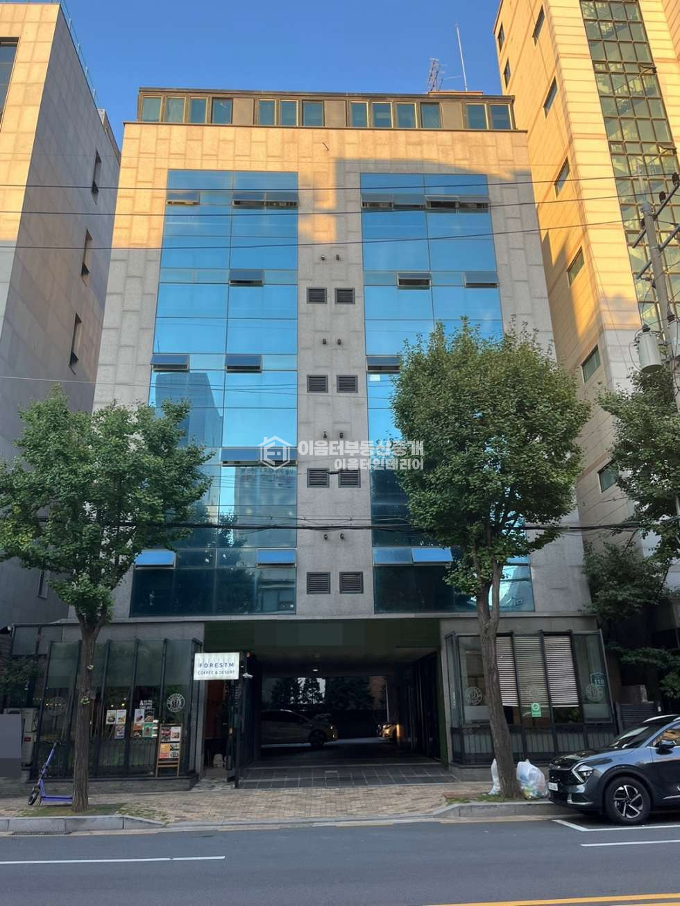 서울 마포구 서교동 대로변 통창 층고높은 오피스상권 1층 상가 월세 매물번호 10132 사진 1